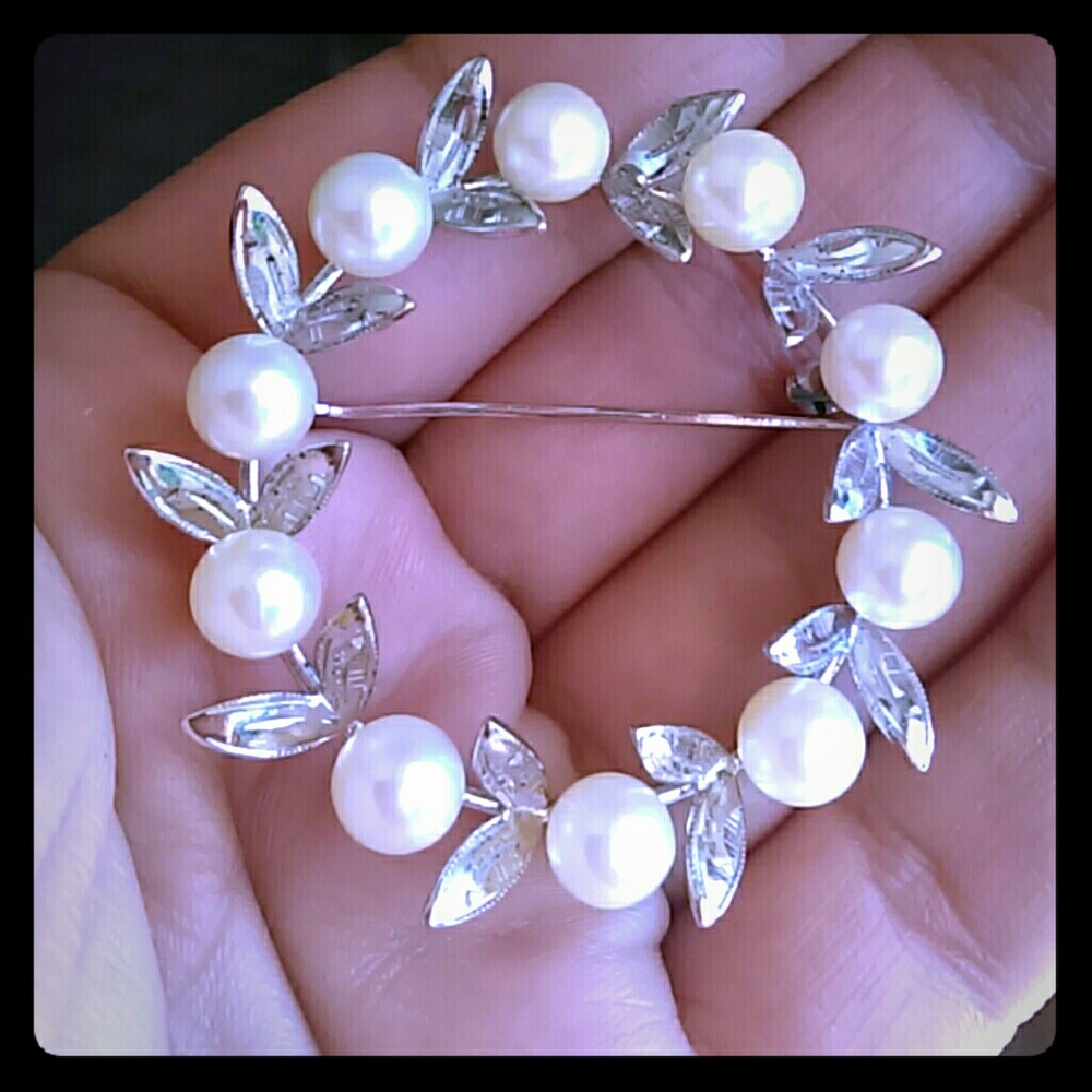 Vintage Sterling Silver & Genuine Pearl Brooch